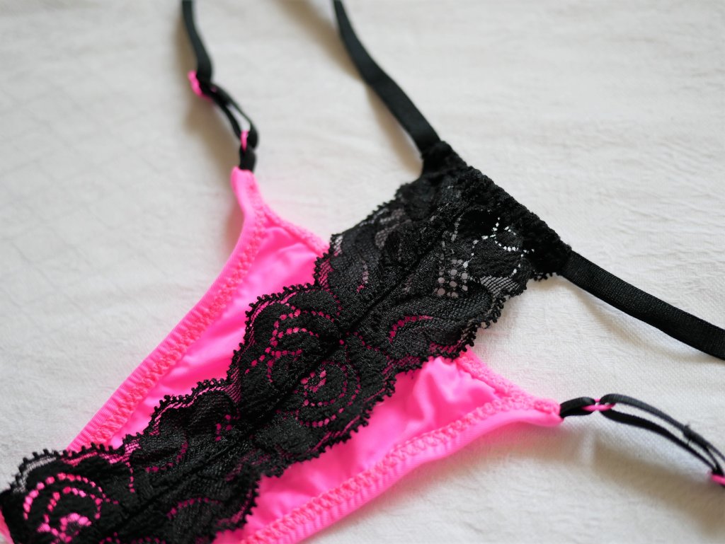 UNISEX STRIKESKIN side strap back lace Tバック 背面アップ