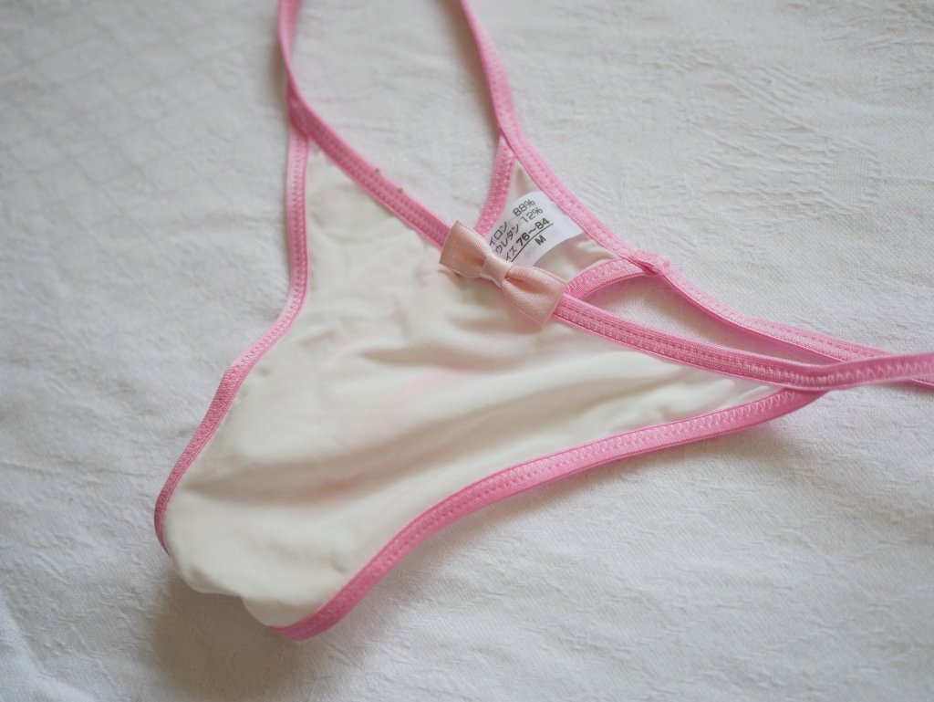 UNISEX STRIKESKIN マイクロトリム cuteTバックWhite アップ