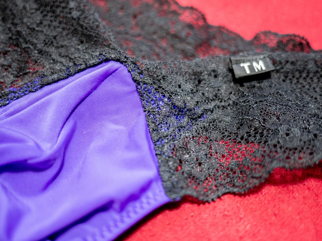 TM STRIKESKIN Vcut Lace Tバック アップ